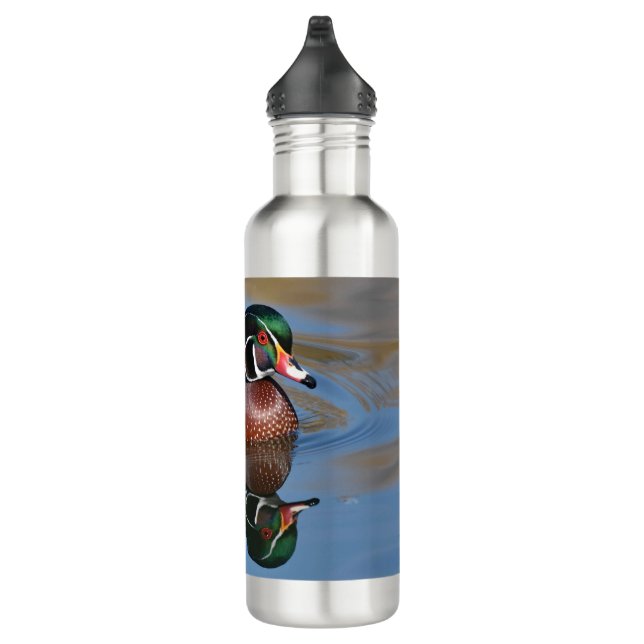 Reflektion von männlichen Holzhacken  Edelstahlflasche (Rechts)