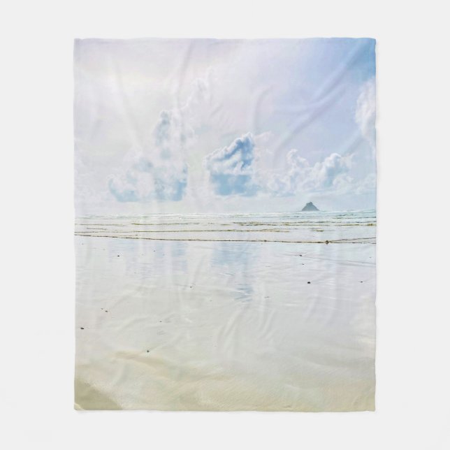 Reflektion Wolken Strand Ozean Fleecedecke (Vorderseite)