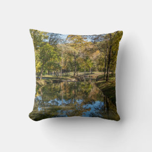Reflektionen an der Dogwood-Bucht Kissen