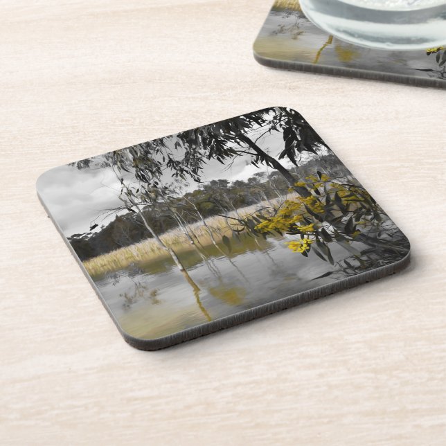 Reflektionen unter grauem Himmel Getränkeuntersetzer (Linke Seite)