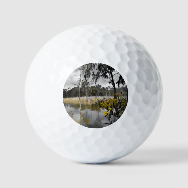 Reflektionen unter grauem Himmel Golfball (Vorderseite)