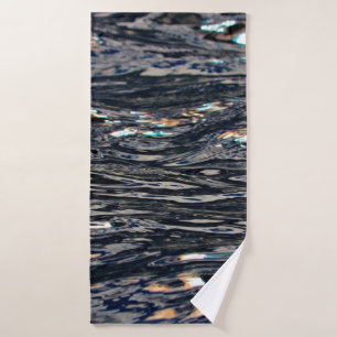 Réflexion des vagues d'eau du lac