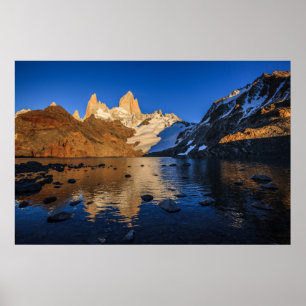 Reflexion von Fitz Roy bei Sonnenaufgang Poster