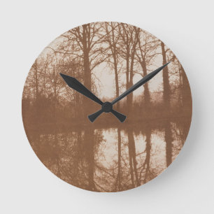 Reflexionen, 1843 (Sepia-Foto) Runde Wanduhr