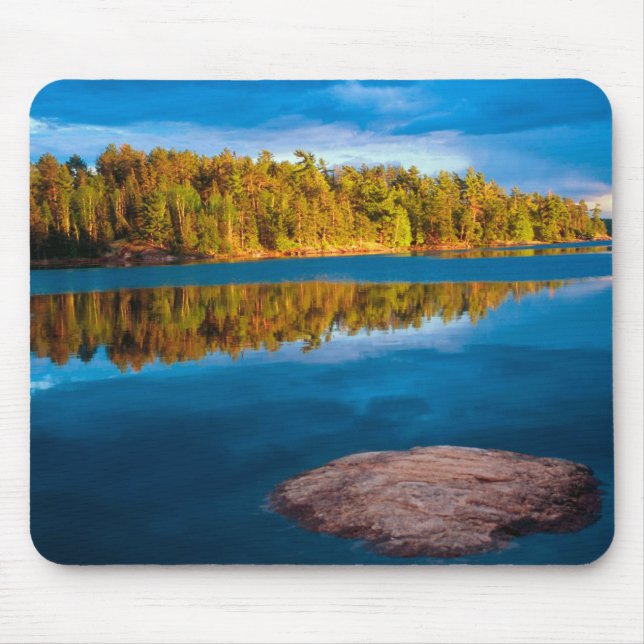 Reflexionen im frühen Abend in den Grenzgewässern Mousepad (Vorne)