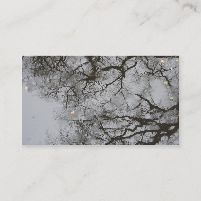 Réflexions et pluie d'arbre dans le carte photo de (Devant)