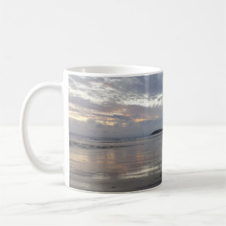 Réflexions sur la tasse de plage de péninsule de