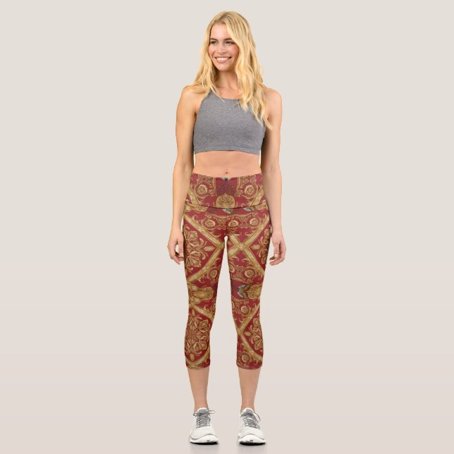 Regal Activewear: Golden Red Ornate Mara Trumpet  Capri Leggings (Vorderseite)