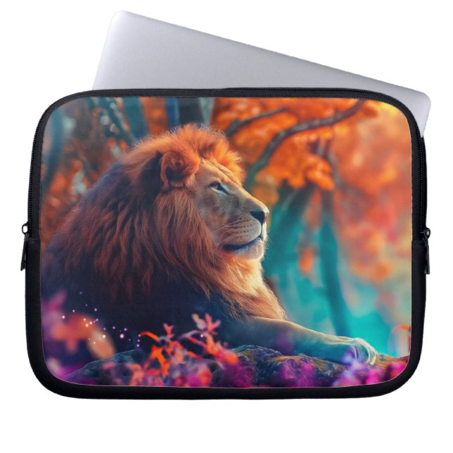 Regal Lion im verzauberten Walddesign Laptopschutzhülle (Vorderseite)