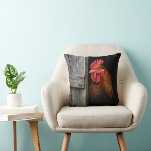 Regal Rooster pinkelt um Barntür herum Kissen
