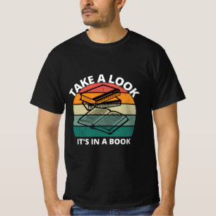 Regardez, c'est dans un T-shirt de livre - Reader'