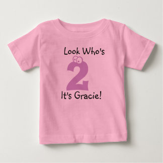 Regardez qui est 2 Tshirt d'anniversaire personnal