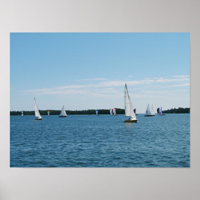 Regatta Sale Boat Scene Foto Kunst, Dichtung und M Poster (Vorne)