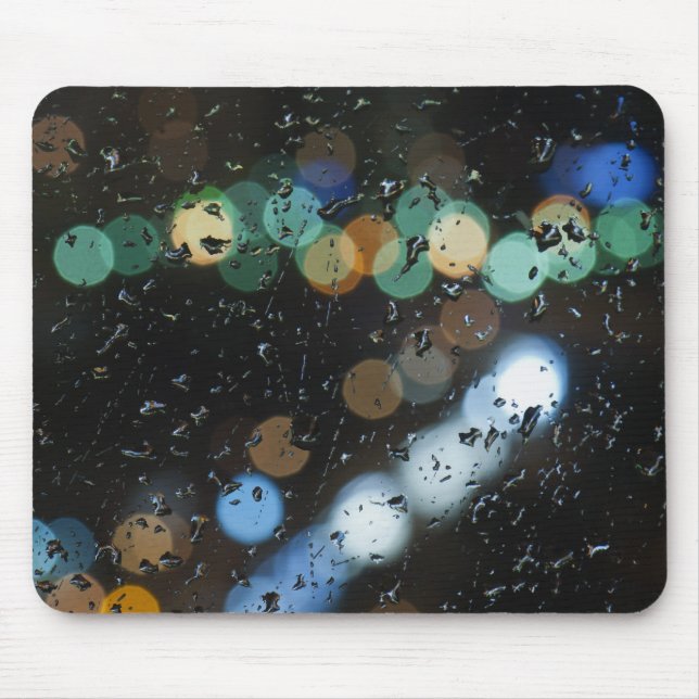 Regen fällt auf das Fenster Mousepad (Vorne)
