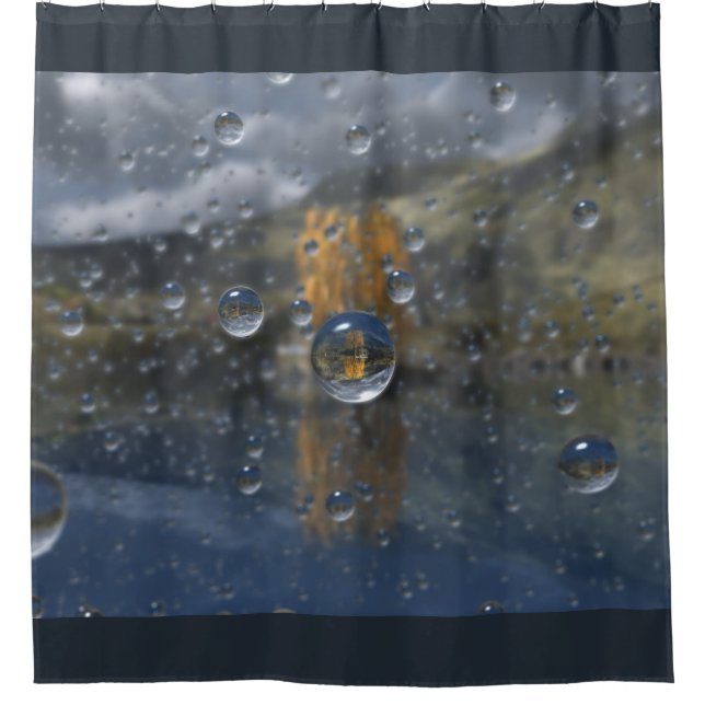 Regen im Glen-Duschvorhang Duschvorhang (Vorderseite)