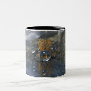 Regen in der Glen-Tasse Zweifarbige Tasse