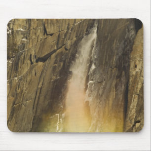 Regenbogen an den oberen Yosemitefällen im Yosemit Mousepad