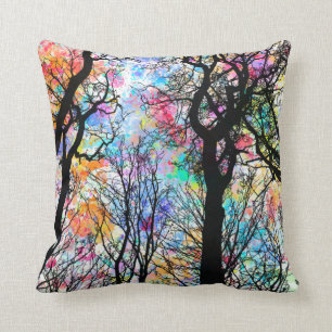 Regenbogen-Aquarellhimmel, schwarze Silhouette Kissen