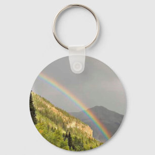 Regenbogen auf Ostseite des roten Gebirgspasses Schlüsselanhänger