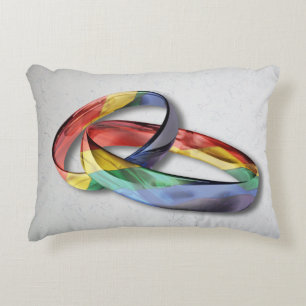 Regenbogen-Eheringe für Heirat-Gleichheit Dekokissen