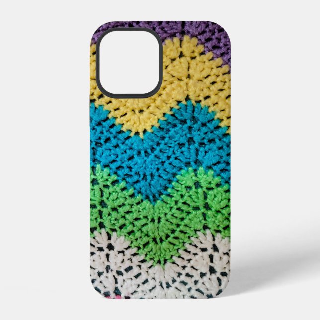 Regenbogen-Häkeldesign iPhone 12 Hülle (Rückseite)