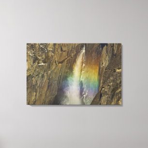 Regenbogen in den oberen Yosemite-Wasserfällen in  Leinwanddruck