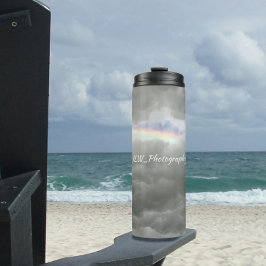 Regenbogen in Storm Clouds Sky Gray individuell an Thermosbecher