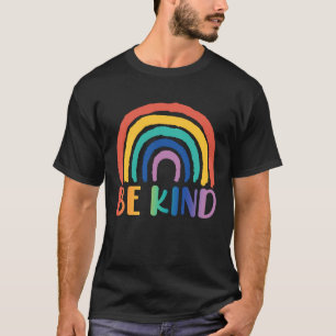 Regenbogen sind nette Menschen hinter mir, die Wel T-Shirt