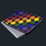 Regenbogen-Tupfen auf Schwarzem Laptopschutzhülle<br><div class="desc">Reihen der Regenbogen farbigen Tupfen umfassen einen schwarzen Hintergrund. Der Ausgleich rudert Formdiagonalen jeder Farbe: Veilchen,  Indigo,  Blau,  Grün,  Gelb,  Orange und Rot.  

 

 Digital geschaffenes Bild. 
 Copyright © Claire 2011 E. Skinner. Alle Rechte vorbehalten.</div>