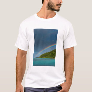Regenbogen über Insel, Amerikanisch-Samoa T-Shirt