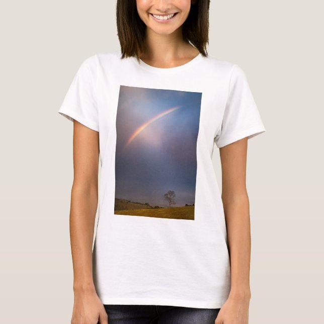 Regenbogen und Baum-Landschaft T-Shirt (Vorderseite)