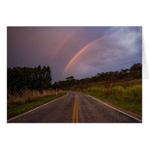 Regenbogen und Straße