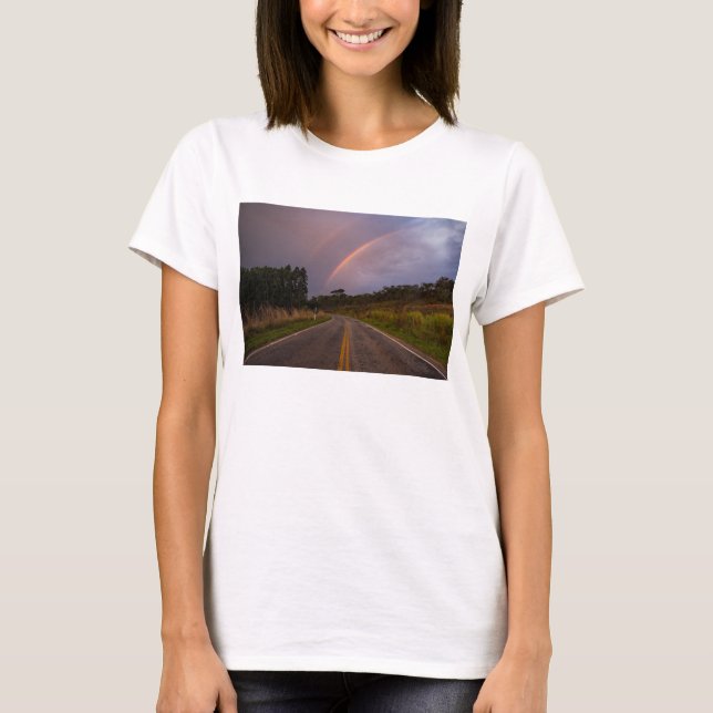 Regenbogen und Straße T-Shirt (Vorderseite)