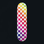 Regenbogen und weiße Schachbretter und Name oder T Skateboard<br><div class="desc">Stell dich mit diesem Regenbogen und den weißen Schachbrettern bedrucken Skateboard. Füllen Sie bitte Ihren Namen oder Text aus.</div>