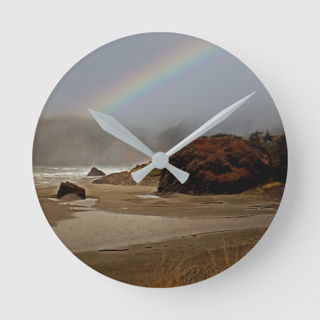 Regenbogen und Wolken am Myers Beach in Oregon Runde Wanduhr (Vorderseite)