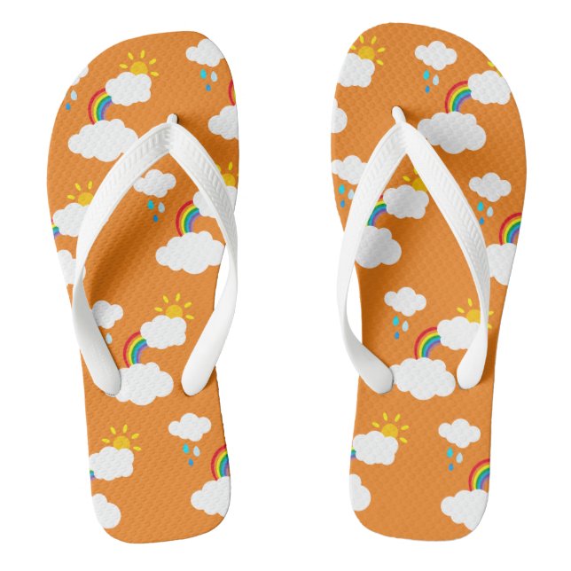 Regenbogen, Wolken, Regen und Sonnenflecken Flip Flops (Fußbett)
