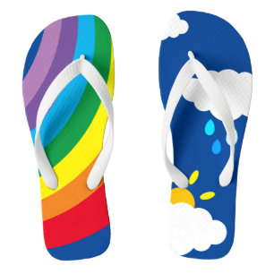 Regenbogen, Wolken, Regen und Sonnenflecken Flip Flops