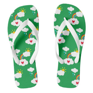 Regenbogen, Wolken, Regen und Sonnenflecken Flip Flops
