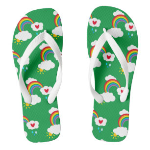 Regenbogen, Wolken, Regen und Sonnenflecken Flip Flops