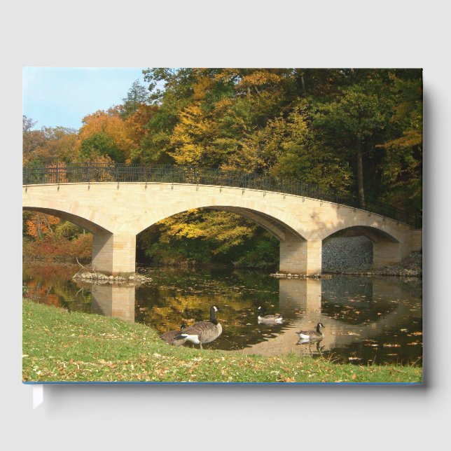 Regenbogenbrücke im Herbst an der Grove City Uni Gästebuch (Vorderseite)