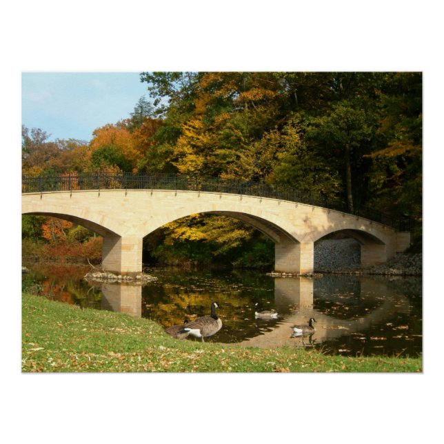 Regenbogenbrücke im Herbst an der Grove City Uni Poster (Vorderseite)