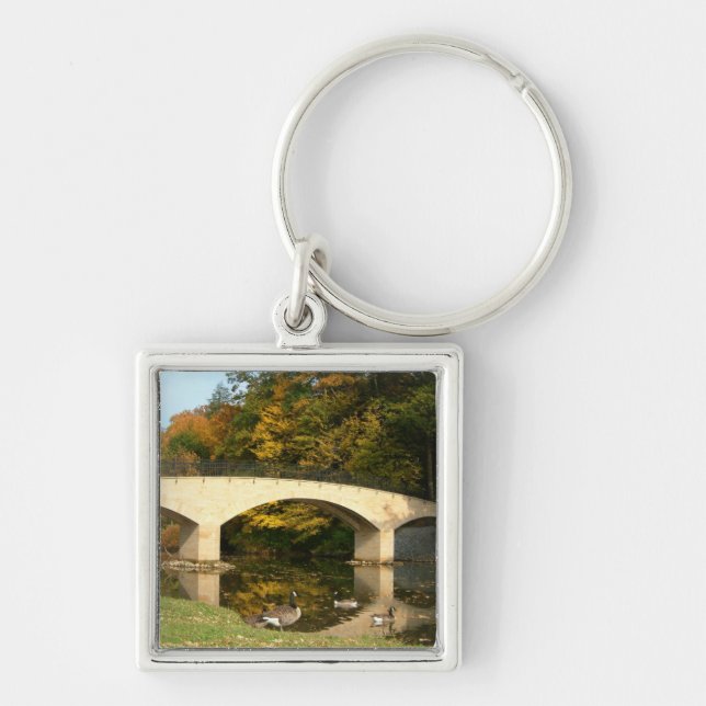 Regenbogenbrücke im Herbst an der Grove City Uni Schlüsselanhänger (Vorne)