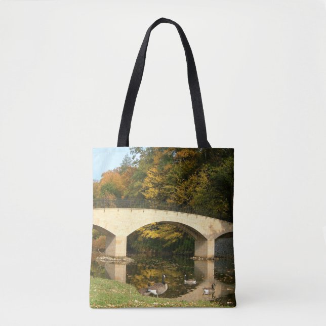 Regenbogenbrücke im Herbst an der Grove City Uni Tasche (Vorderseite)