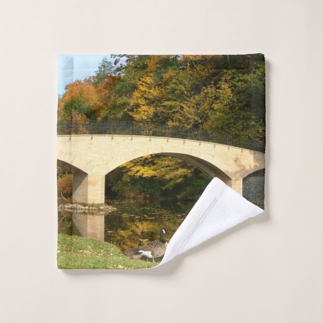 Regenbogenbrücke im Herbst an der Grove City Uni Waschlappen (Waschlappen)