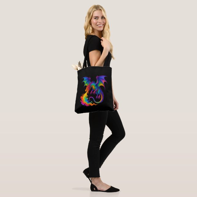 Regenbogendrache atmen farbenfrohe Flammenfantasy Tasche (Am Model)