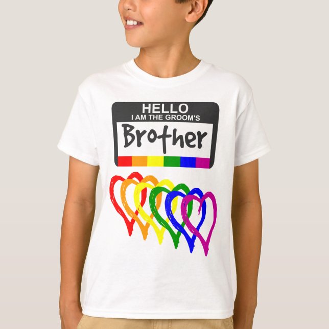 Regenbogenfahne Hearts Groom Brother Name Abzeiche T-Shirt (Vorderseite)