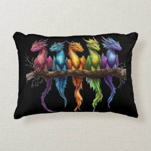 Regenbogengruppe von Baby-Drachen auf Schwarz Dekokissen