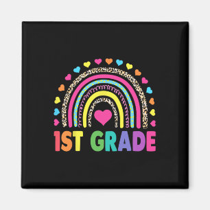 Regenbogenmädchen und -jungen der ersten Klasse Le Magnet