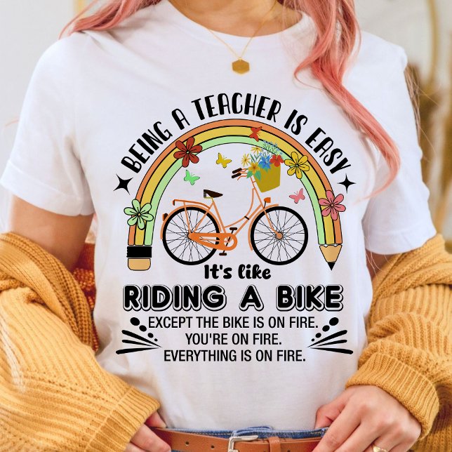 Regenbogenstift-Lehrerin Wertschätzung, lustiger L T-Shirt (Being A Teacher is Easy, It's Like Riding A Bike shirt, personalized teacher shirt, teacher gift )