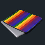Regenbogenstreifen Laptopschutzhülle<br><div class="desc">Rot, orange, gelb, grün, blau, indigo, violett: Die Farben des Regenbogens sind in diesem Design in vertikalen Streifen dargestellt. Die festliche Regenbogensequenz wiederholt sich quer durch das Design. Digitales Bild mit 8800 x 5200 Pixel. Copyright ©2011 Claire E. Skinner, Alle Rechte vorbehalten.</div>